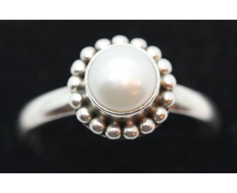 925 silver pearl set ring, size R. P&amp;P Group 1 (£14+VAT for the first lot and £1+VAT for subsequent lots) 