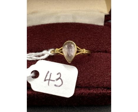A quartz tear drop shaped ring 18ct gold size O 2.7 gms