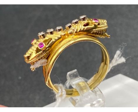 A ANTIQUE DOUBLE HEADED ORIENTAL SNAKE RING WITH DIAMOND AND RUBY EYES 20CT GOLD SIZE O 6.6 GMS