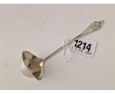 A George Jensen double lipped sauce ladle, 17 g