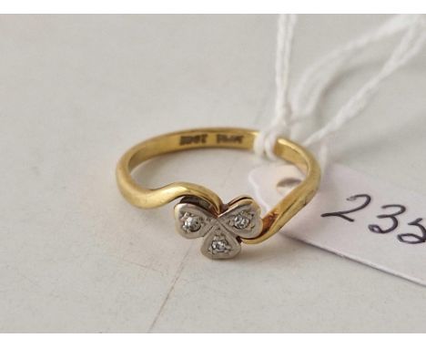 A shamrock style ring with diamonds 18ct gold size P 2.9 gms