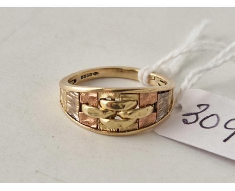 A three colour gold ring 9ct size K 2.5 gms