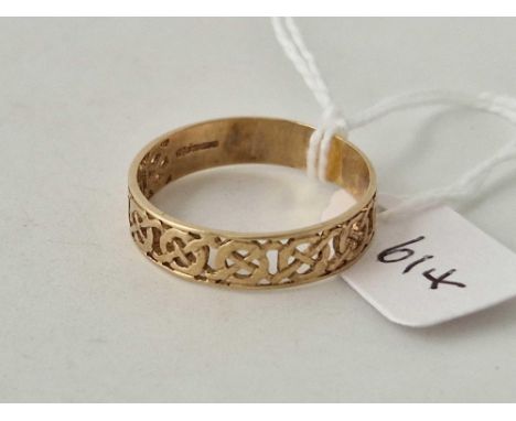 A band ring with pierced Celtic design 9ct size Y 2.9 gms 2.9 gms