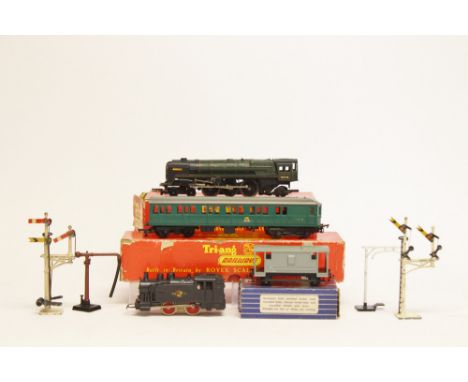 Tri-ang: A Collection of Tri-ang Railways to include R.251 0-6-0 Class 3F Tender Loco, R.156 S.R. Suburban Motor Coach, 3-R.8
