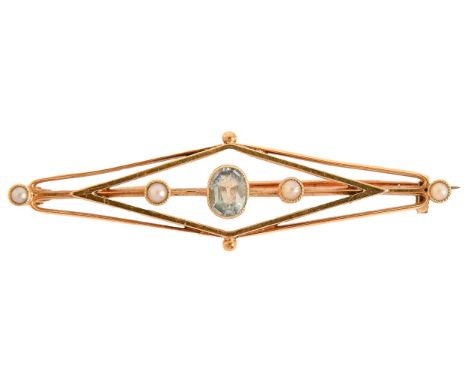 An aquamarine and split pearl brooch, early 20th c, in gold, 47mm, marked 15ct, 4g Good condition