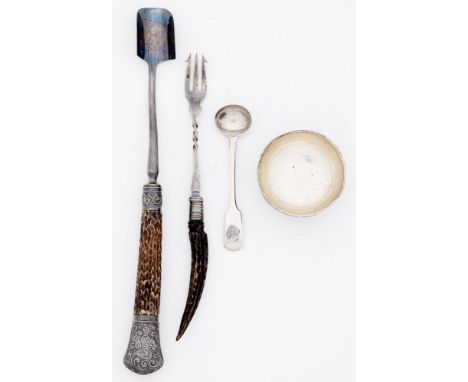 A George VI silver salt cellar, maker's mark rubbed, Sheffield 1948, a silver salt spoon, a Victorian antler hafted EPNS chee