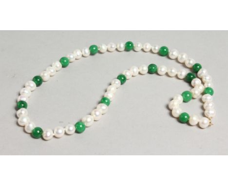 A STING OF PEARL AND JADE NECKLACE.