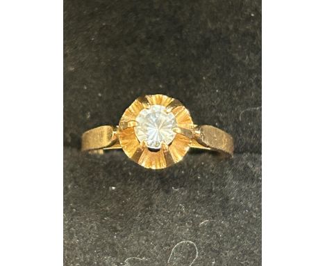 9ct Gold dress ring set with white sapphire Size O Weight 3.1g 