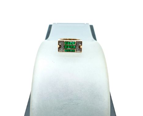 14k gold band with square green stones and clear round stones arranged in a geometric art deco pattern. Size 6.5. Condition: 