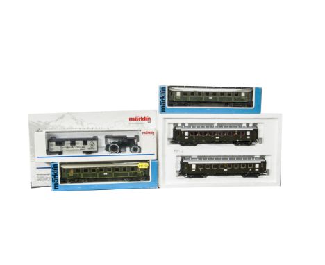 Märklin HO Gauge Traction Engine and Train Coaches, a boxed group comprising, 1883, Traction engine and Leonhard Weiss builde