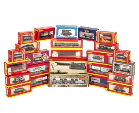 Hornby (China and Margate) and other makers 00 Breakdown Crane and Rolling stock, Hornby R683 Breakdown set, R6484 kfa Contai