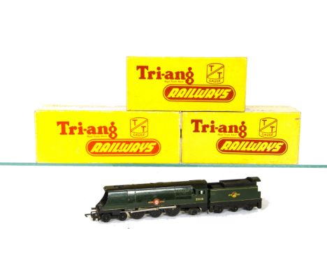 Tri-ang TT Gauge boxed Locomotives, T93 Merchant Navy Class 'Clan Line' in original box and unboxed Tender,  and pair of BR u