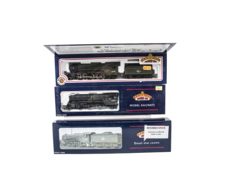 Bachmann Locomotives and Tenders, a boxed trio comprising, 31-554, V2 60903 with double chimney in BR green, 31-561, V2 60825