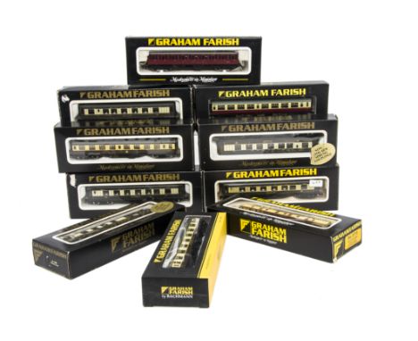 Graham Farish N Gauge Coaches, a boxed collection comprising, models by Bachmann including, 374-451, 374-810, 374-029, 374-28