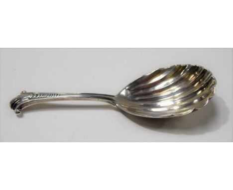 Victorian silver Onslow pattern caddy spoon with scallop shell bowl, maker H.L. H.I., London 1871, weight 0.56oz approx.