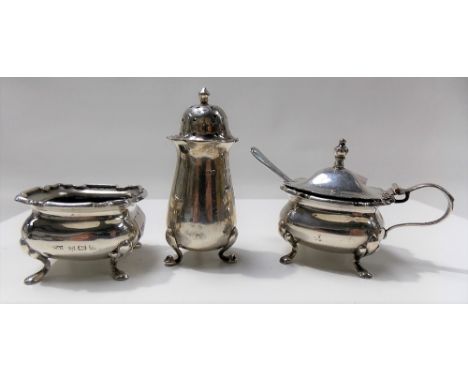 George V silver salt and hinge lidded mustard pot by Mappin & Webb, Birmingham 1919, with blue glass liners, together with an