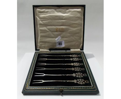 Cased set of 6 George V silver pickle forks with pierced loop handles and twisted stem, maker R & B, Sheffield 1924, weight 1