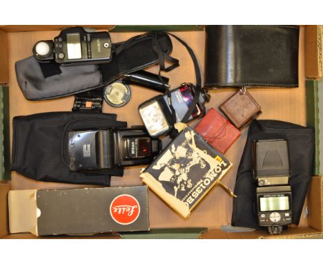 A Tray of Camera Accessories, including a Leitz R4 Motor winder in maker's case, a Nikon SB-800 and SB-25 speedlight, a Minol