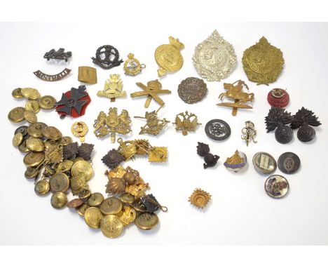 Quantity of 20th century military cap badges and buttons to include: argyll and Sutherland highlanders, Royal Machine gun cor