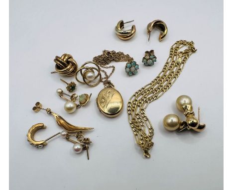 A selection of 9ct gold jewellery pieces to include a 9ct gold hallmarked locket and chain, a figaro chain, a pair of opal cl