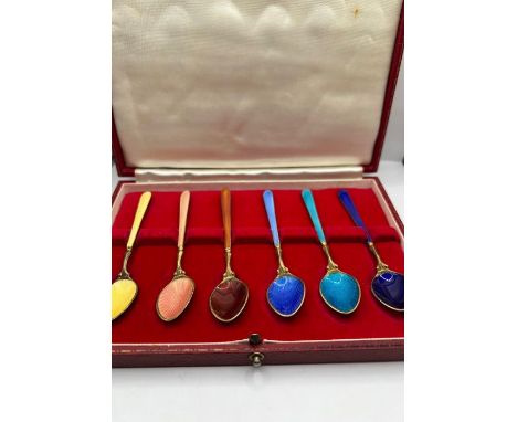 A set of multicoloured enamel teaspoons on sterling silver and in a fitted case. SJ Rose and Son, Hallmarked Birmingham 1972.