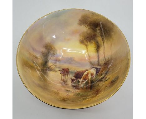 Royal Worcester bowl 22cm diameter , decorated by Harry Stinton 1926slight wear