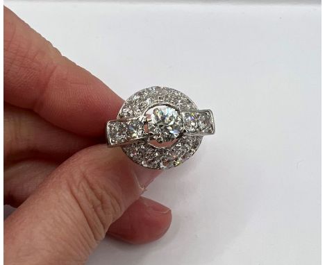 *****RE-OFFER £1500 - £2000*******&nbsp;

An 18 ct white gold diamond cluster ring featuring a central old EUropean cut diamo