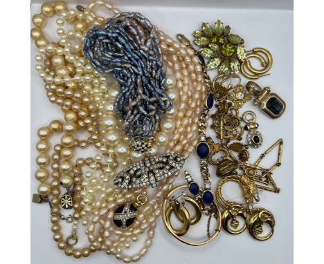 A selection of costume jewellery and pearls to include freshwater keshi and potato pears, faux pearls, paste art deco brooch/