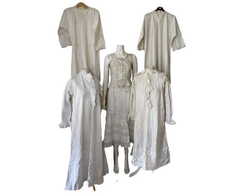 *****RE-OFFER £30 - £40*******&nbsp;
A gingham lined picnic hamper containing antique lingerie and nightwear to include an ed