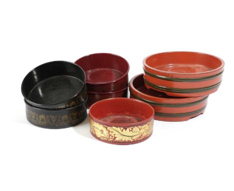 TWO PAIRS OF TÔLE PEINTE WINE COASTERSIN REGENCY STYLE, 20TH CENTURYwith gilt anthemion decoration on red and black grounds, 