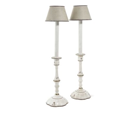A PAIR OF PAINTED WOOD AND COMPOSITION CANDLESTICK TABLE LAMPSPOSSIBLY BY COLEFAX & FOWLER, SECOND HALF 20TH CENTURYafter 18t
