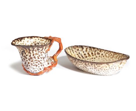 A LARGE CONTINENTAL PORCELAIN SHELL WASH BASIN AND EWER19TH CENTURYthe shell ewer with a simulated coral handle, decorated wi