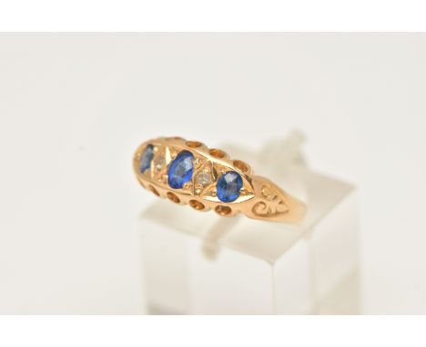 AN EARLY 20TH CENTURY GEM SET RING, set with three oval garnet topped doublets, interspaced by rose cut diamonds, to the plai