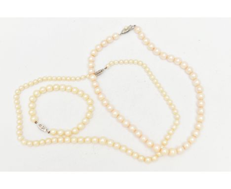 A COLLECTION OF CULTURED PEARL JEWELLERY WITH 9CT WHITE GOLD AND WHITE METAL CLASPS, to include a graduating cultured pearl n