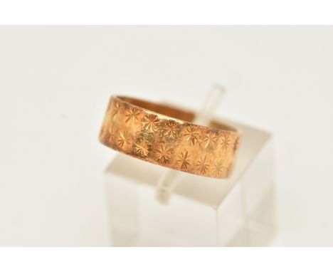 A 22CT GOLD WIDE BAND RING, AF split band with diamond cut pattern, hallmarked 22ct London 1970, approximate gross weight 5.4
