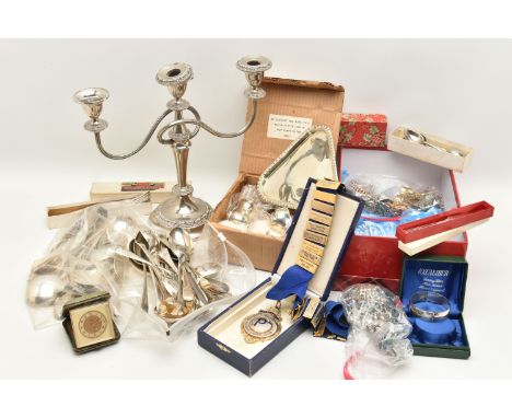 A BOX OF ASSORTED ITEMS, to include an AF hinged silver bangle, hallmarked Birmingham, approximate gross weight 43.1 grams, a