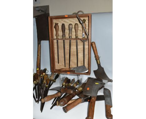 A LARGE QUANTITY OF VINTAGE BUTCHER TOOLS to include fourteen antler handled knife sharpeners, many with impressed names to i