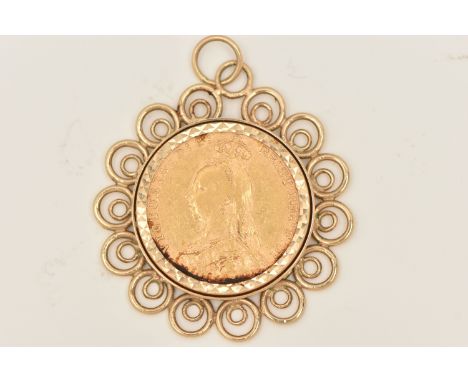 A MOUNTED VICTORIAN FULL GOLD SOVEREIGN COIN PENDANT, depicting Queen Victoria, dated 1892, claw set within a diamond cut pat