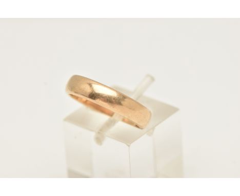 A 9CT GOLD POLISHED BAND RING, approximate band width 4.1mm, hallmarked 9ct London, approximate gross weight 3.0 grams (condi