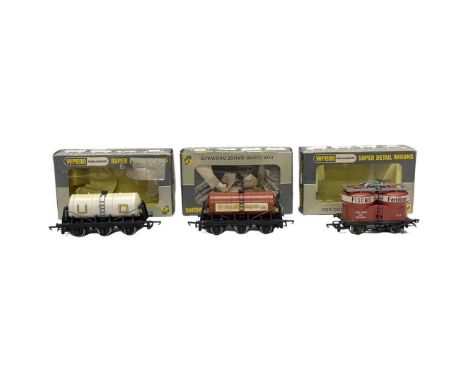 3 Boxed Wrenn OO Scale Wagons. (3). To include 1 x W4657 United Dairies Milk Wagon, 1 x W5044 6 Wheeled Double Diamond Wagon 