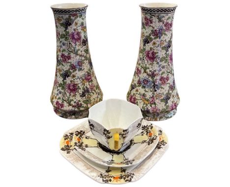 A Shelley Art Deco trio porcelain set 'Queen Anne' pattern, together with two further Shelley vasesQty: 5
