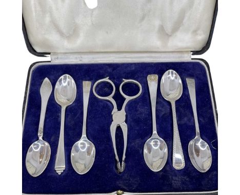 Cased Set Silver Teaspoons and Sugar Nips. 108 g. London 1935. Unusual set as each teaspoon modelled to a different time peri