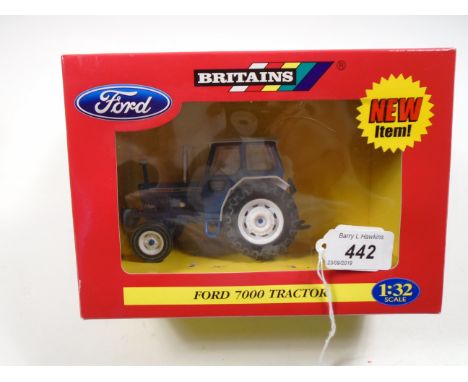 BRITAINS MODEL 42197 FORD 7000 TRACTOR 1:32 WITH BOX 