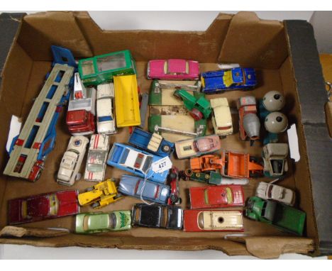 LARGE TRAY OF ASSORTED VINTAGE VEHICLES TO INCLUDE DINKY AND CORGI