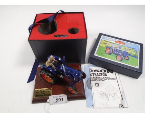 BRITAINS FORDSON E27N MAJOR TRACTOR WITH BOX