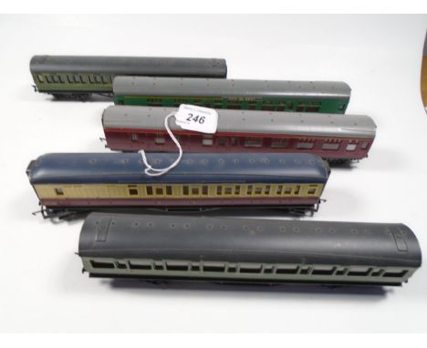 5 MODEL RAILWAY COACHES TO INCLUDE GRAFAR, HORNBY AND LIMA