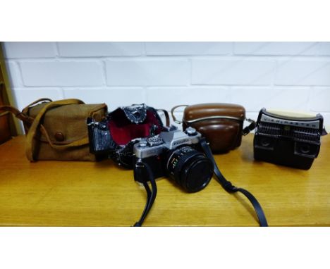 A quantity of vintage cameras to include a Minolta XG2, etc (a lot) 