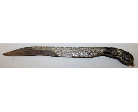 A FINE QUALITY 19TH CENTURY SILVER-METAL ONLAID DAGGER, possibly Malay peninsular, with onlaid horn handle, the steel blade w