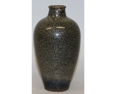 A CHINESE JIZHOU CERAMIC VASE, with a mottled glaze, the base unglazed, 6.7in high.