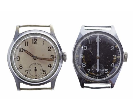 GENTLEMAN'S MILITARY ISSUE WATCH DIAL AND MANUAL WIND MOVEMENTunsigned movement, the round black dial with Arabic numerals in
